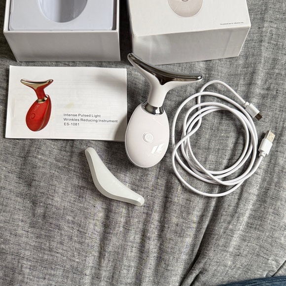 Intense Pulsed Light Wrinkle Reducing Instrument - Picture 2 of 6